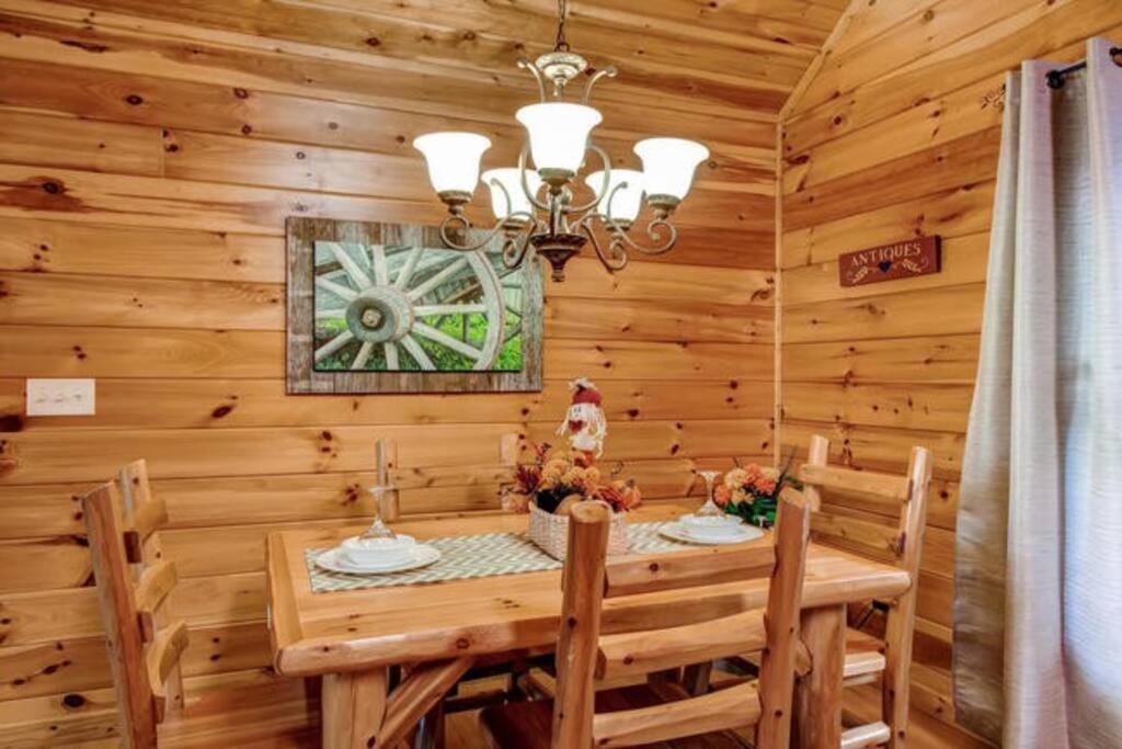 Great Location Pool Table Hot Tub Villa Gatlinburg Buitenkant foto