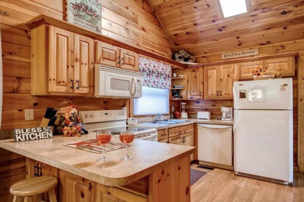 Great Location Pool Table Hot Tub Villa Gatlinburg Buitenkant foto