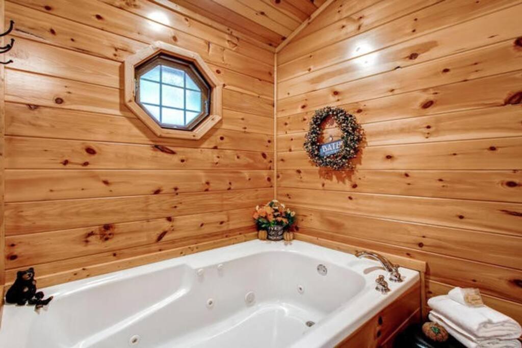 Great Location Pool Table Hot Tub Villa Gatlinburg Buitenkant foto